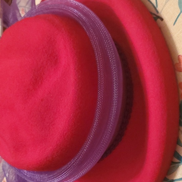 Red hat - Picture 3 of 4